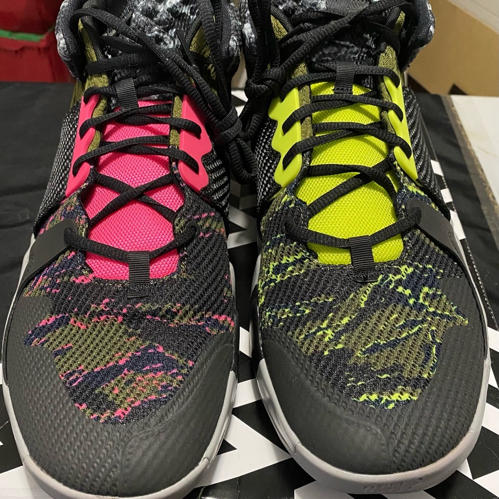 Jordan Black and Pink Athletic Shoes Knit Upper - Picture 5 of 5